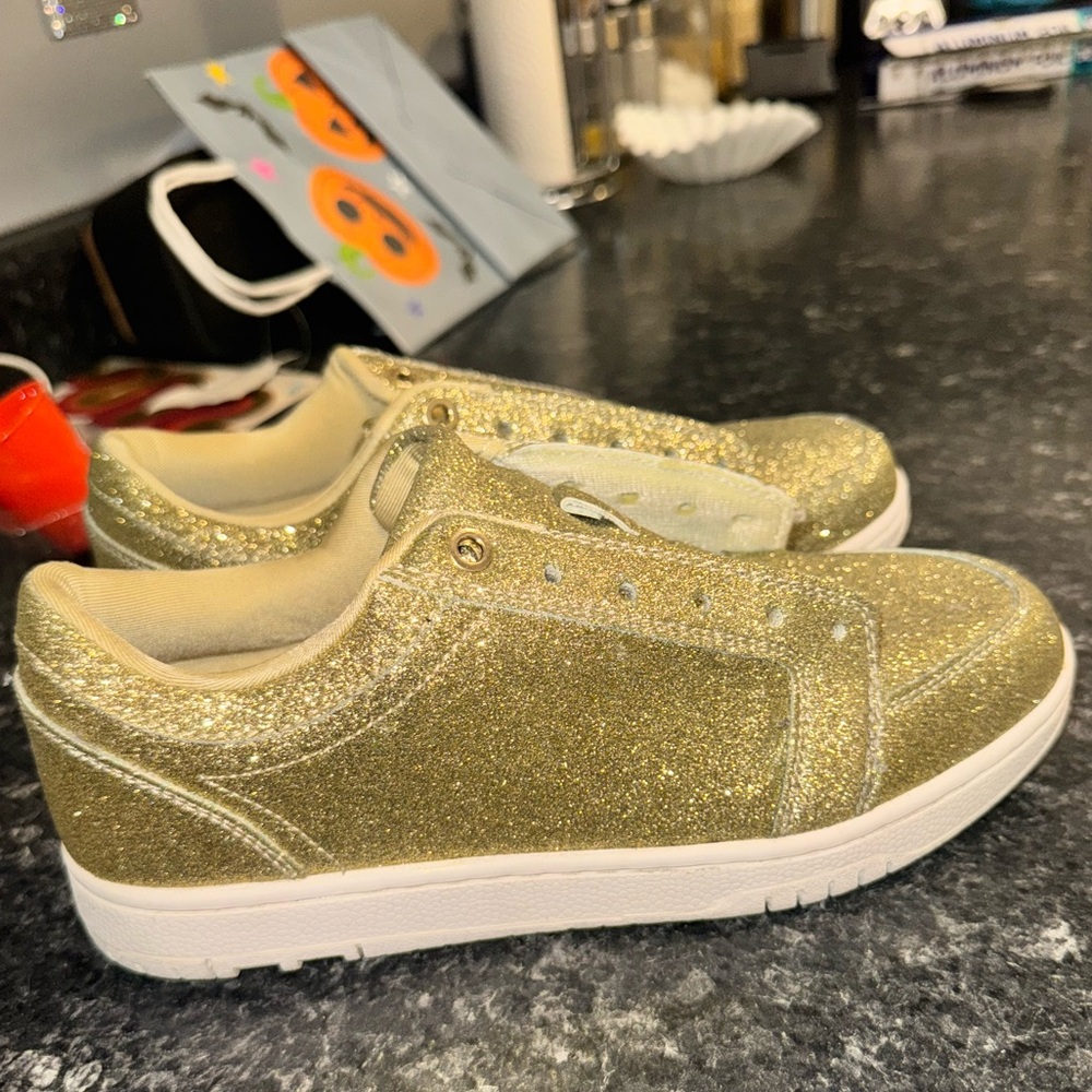 Shoedazzle Gold glitter sneakers/ 6.5